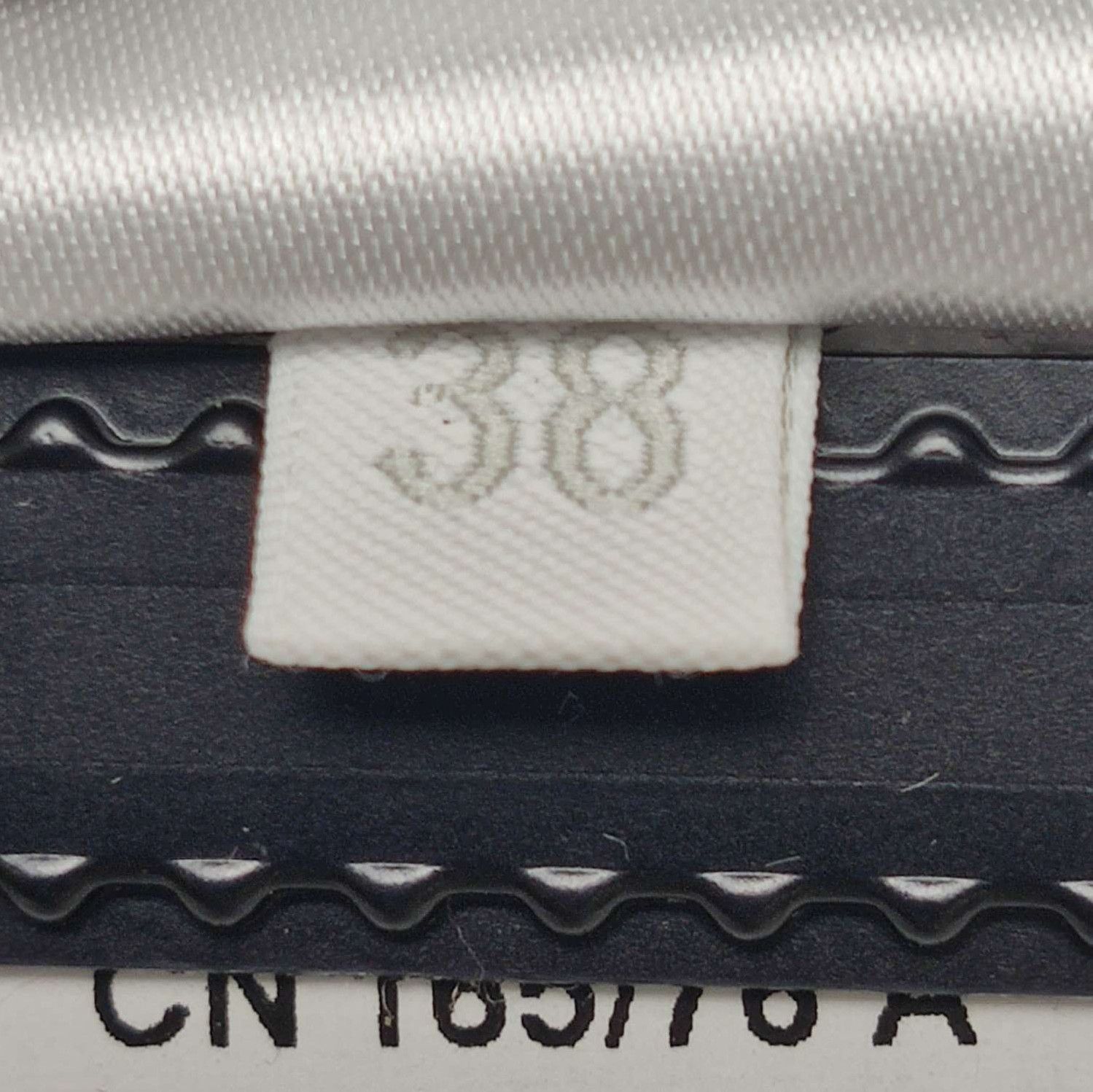 Prada Prada Solid Color Silk Top with Triangle Logo 0089 Size M / US 6-8 / IT 42-44 - 7 Thumbnail