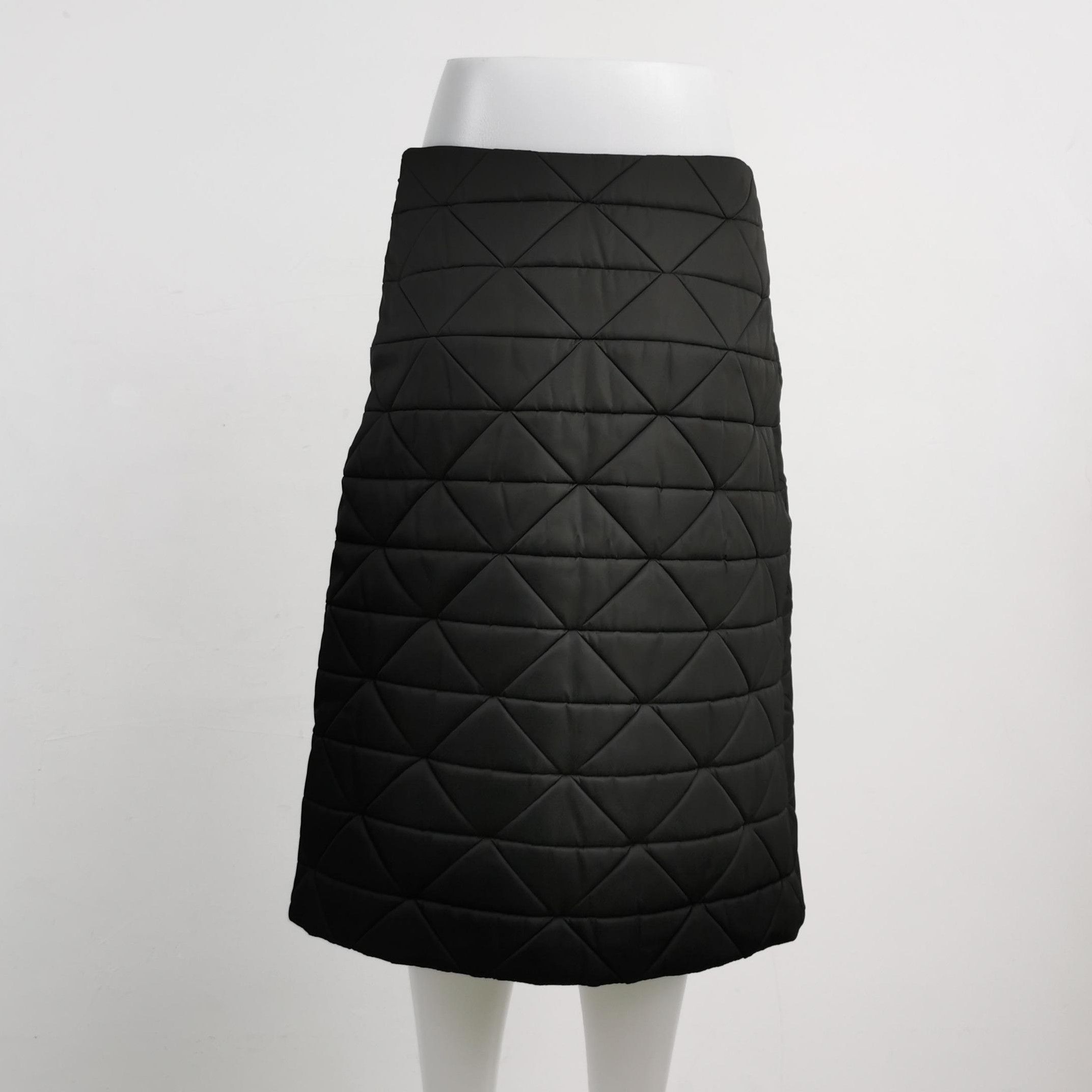 Prada Prada Solid Color Quilted Midi Skirt 0089 Size 24" / US 00 / IT 34 - 2 Thumbnail