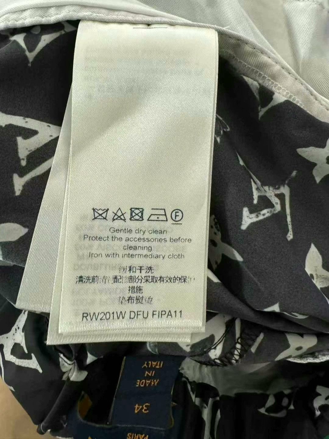 Louis Vuitton louis vuitton black logo printed joggers Size US 34 / EU 50 - 3 Thumbnail
