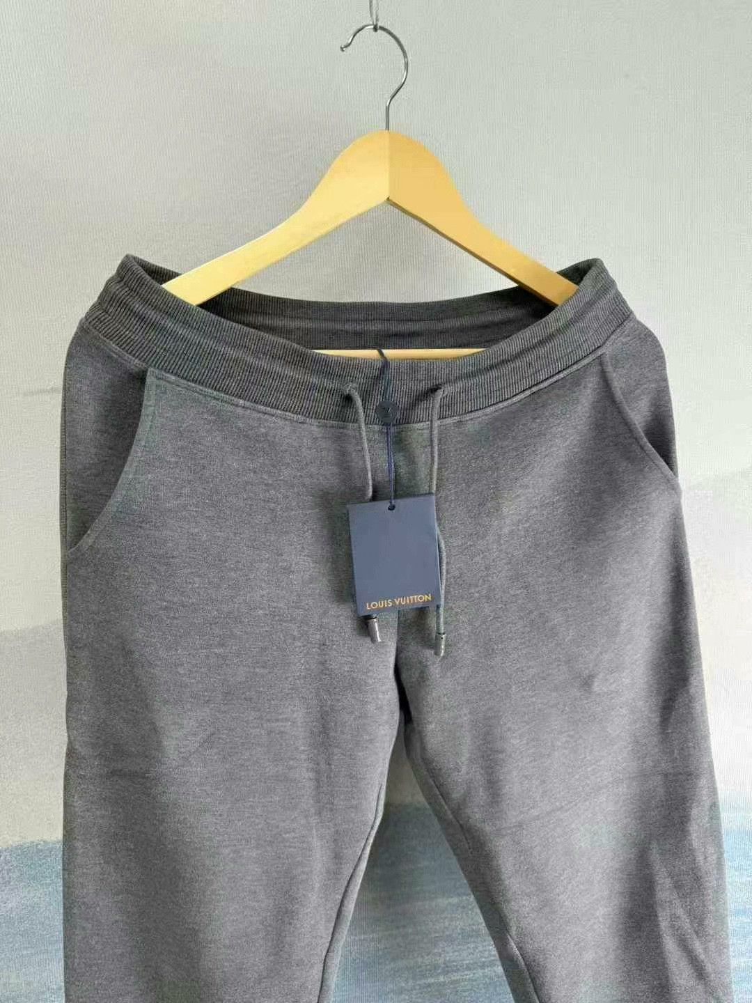 Louis Vuitton Louis Vuitton Grey Sweatpants Size S Size US 26 / EU 42 - 2 Thumbnail
