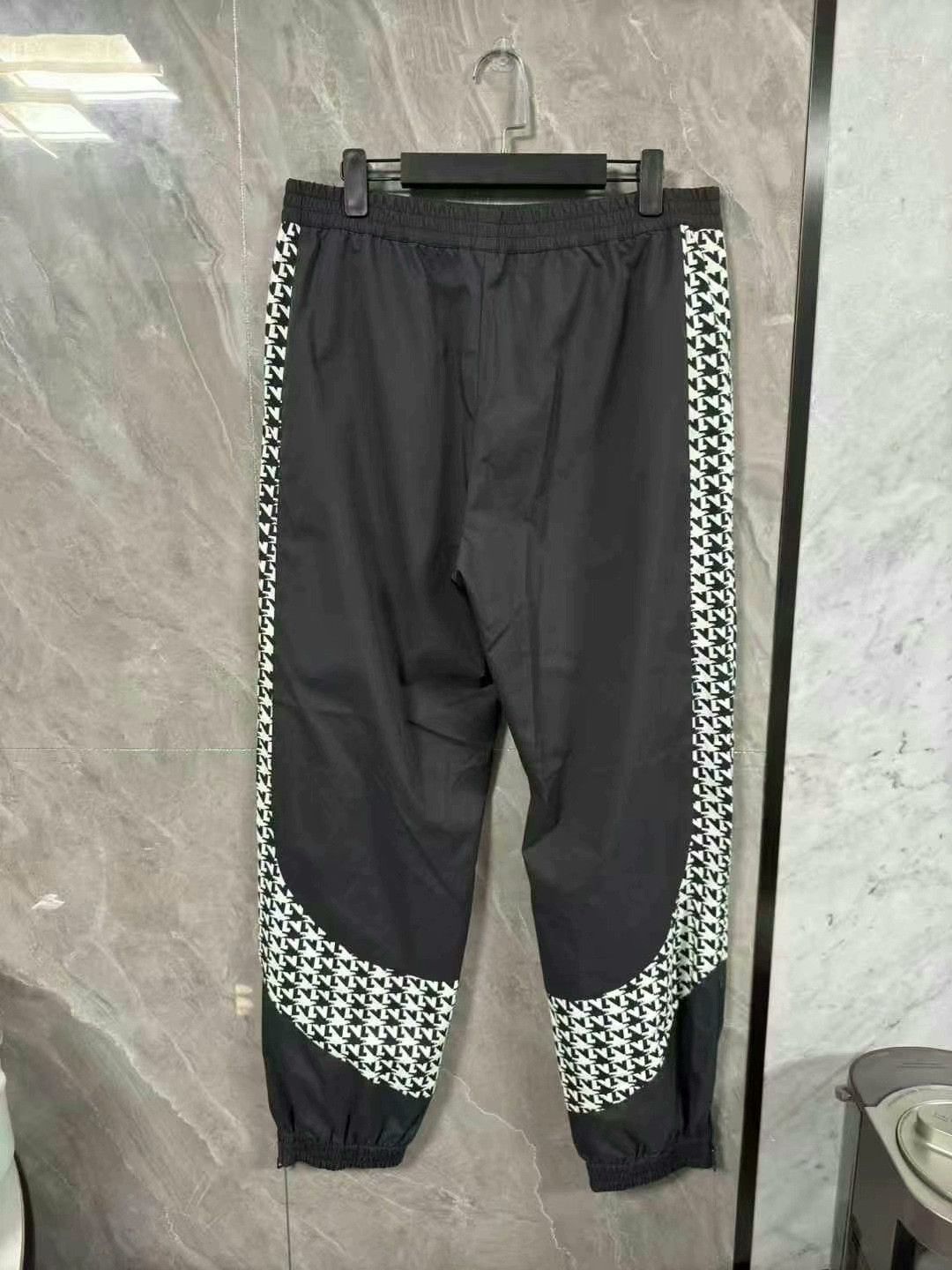 Louis Vuitton louis vuitton doves tech jogger pants Size US 44 / EU 60 - 4 Thumbnail
