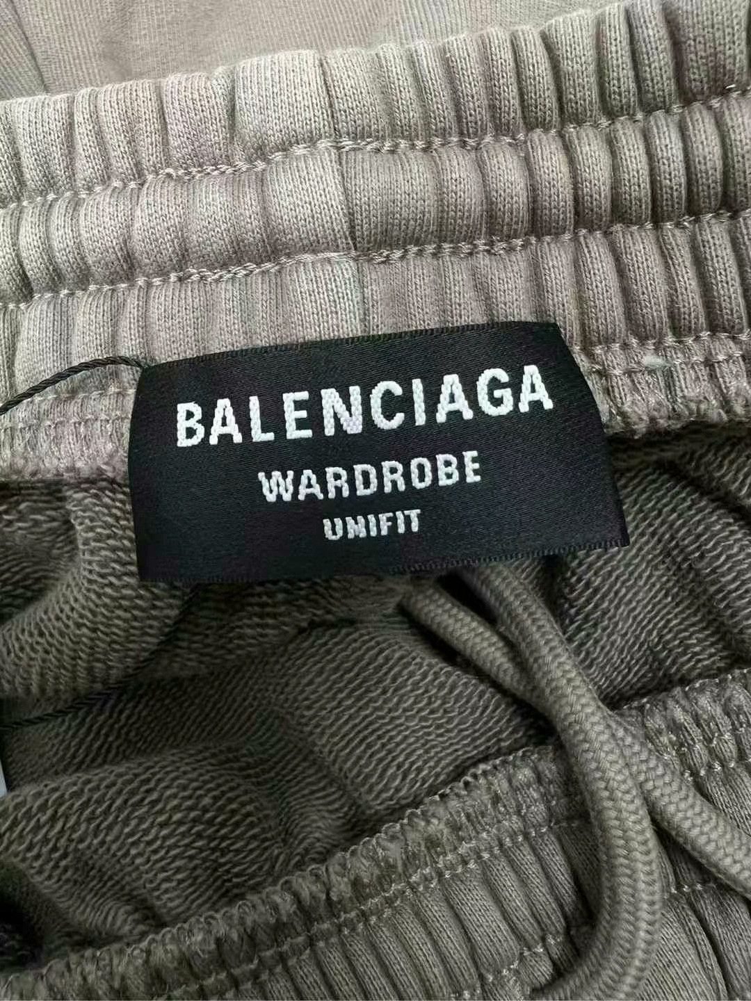 Balenciaga balenciaga embroidered logo shorts in beige Size US 26 / EU 42 - 4 Thumbnail