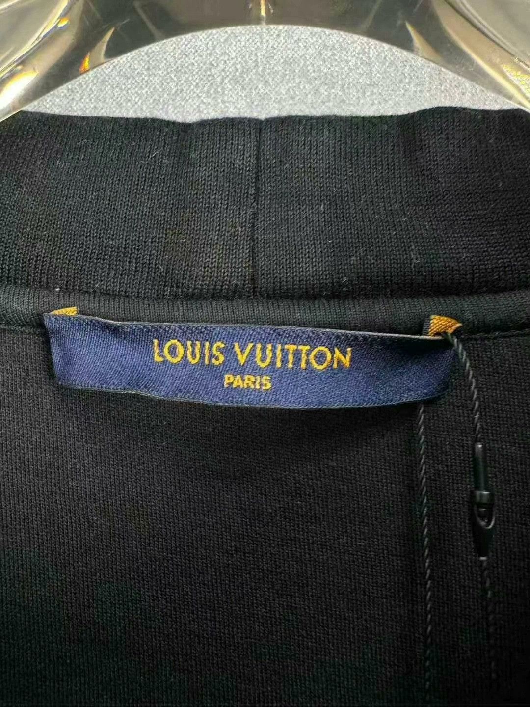 Louis Vuitton louis vuitton black logo sweatshirt Size US M / EU 48-50 / 2 - 3 Thumbnail