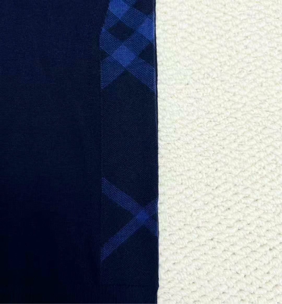 Burberry navy blue checkered knit sweater by Burberry Size US S / EU 44-46 / 1 - 4 Thumbnail