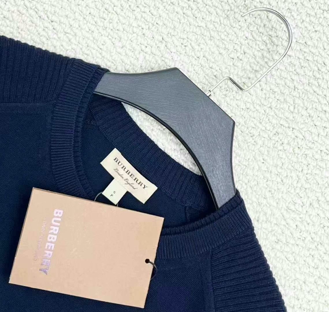 Burberry navy blue checkered knit sweater by Burberry Size US S / EU 44-46 / 1 - 2 Thumbnail