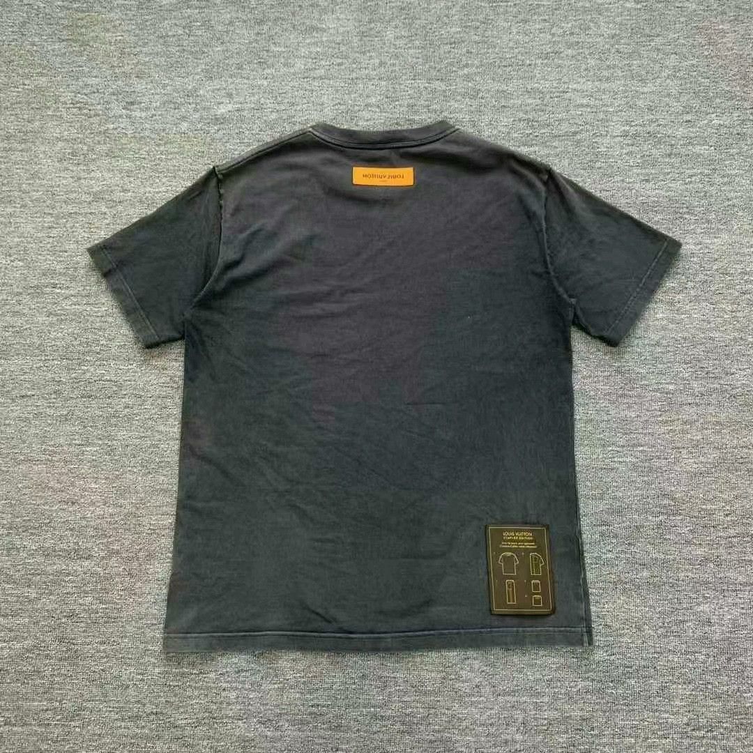 Louis Vuitton lv water-washed gray short sleeve t-shirt Size US L / EU 52-54 / 3 - 2 Thumbnail