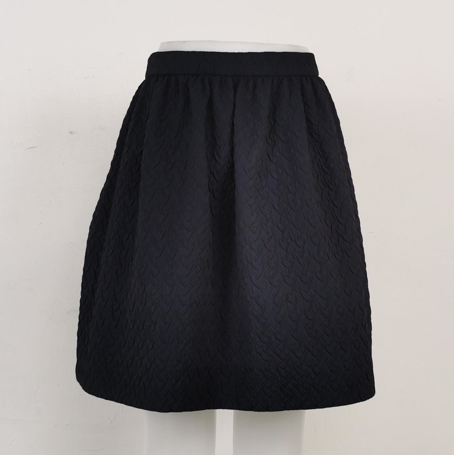 Prada Prada Solid Color Midi Skirt in Size S 0089 Size 23" - 2 Thumbnail