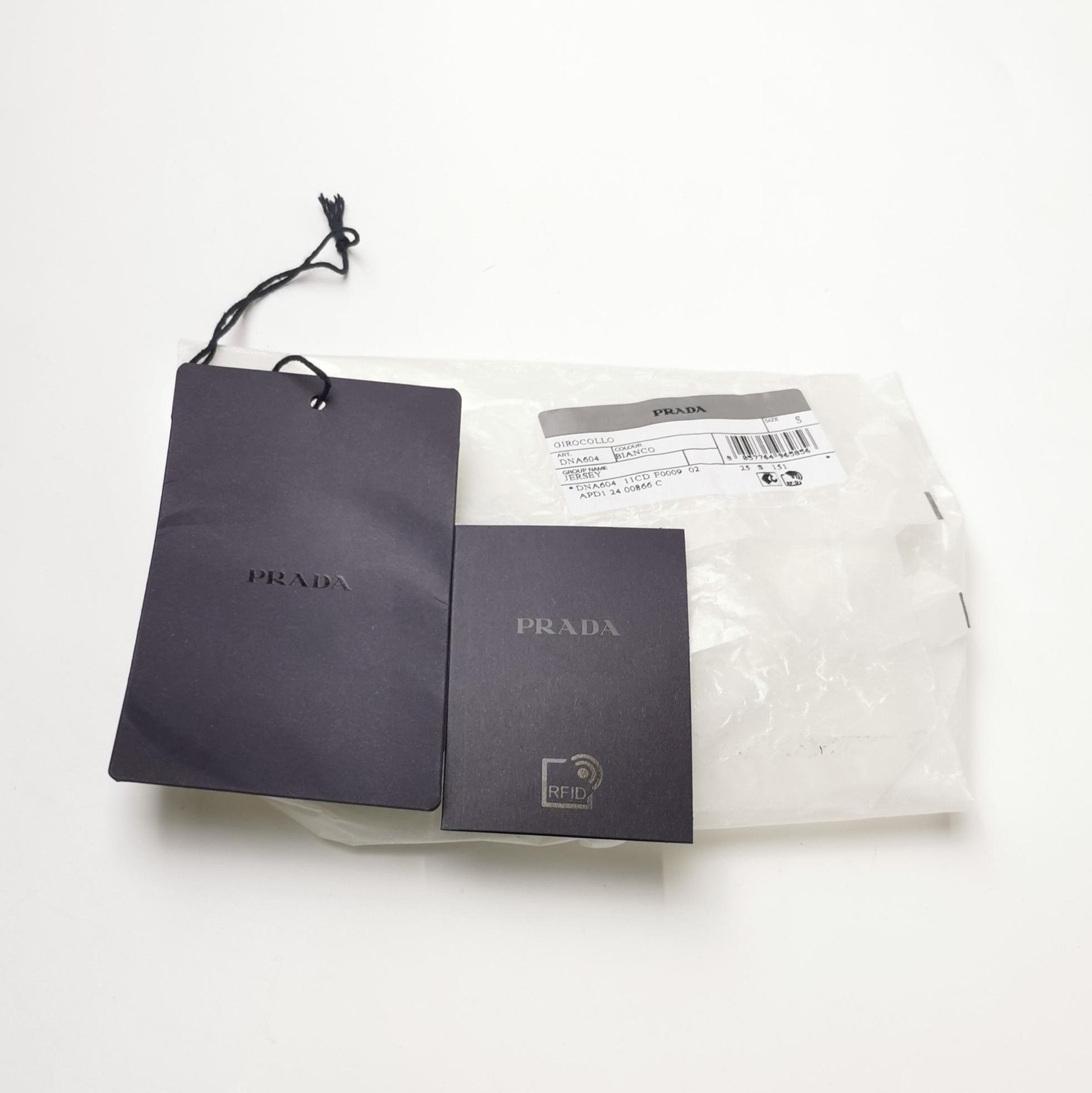 Prada Prada Cotton Crew Neck T-Shirt in White 0089 Size S / US 4 / IT 40 - 3 Thumbnail