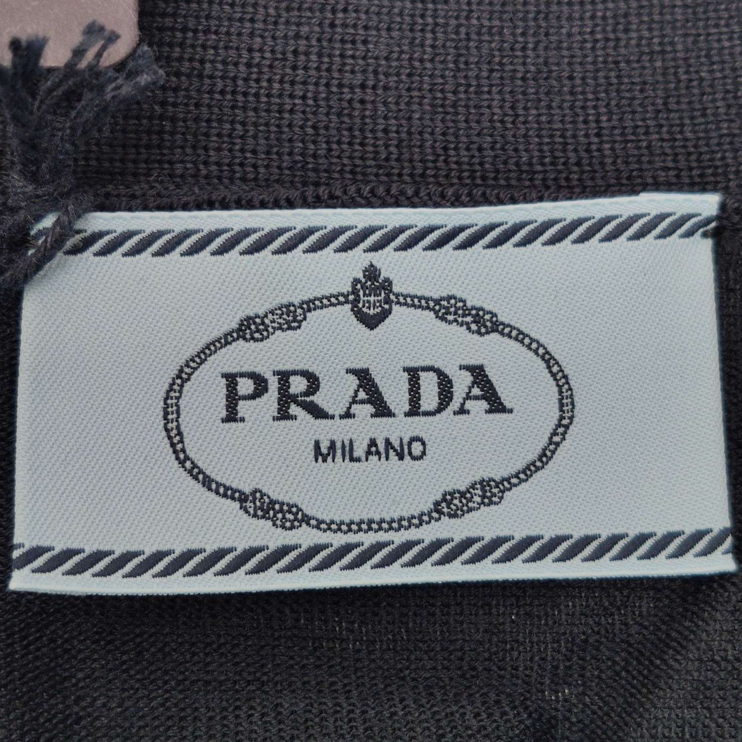 Prada Prada Wool V-Neck Cardigan in Classic Black 0089 Size XXS / US 00 / IT 34 - 5 Thumbnail