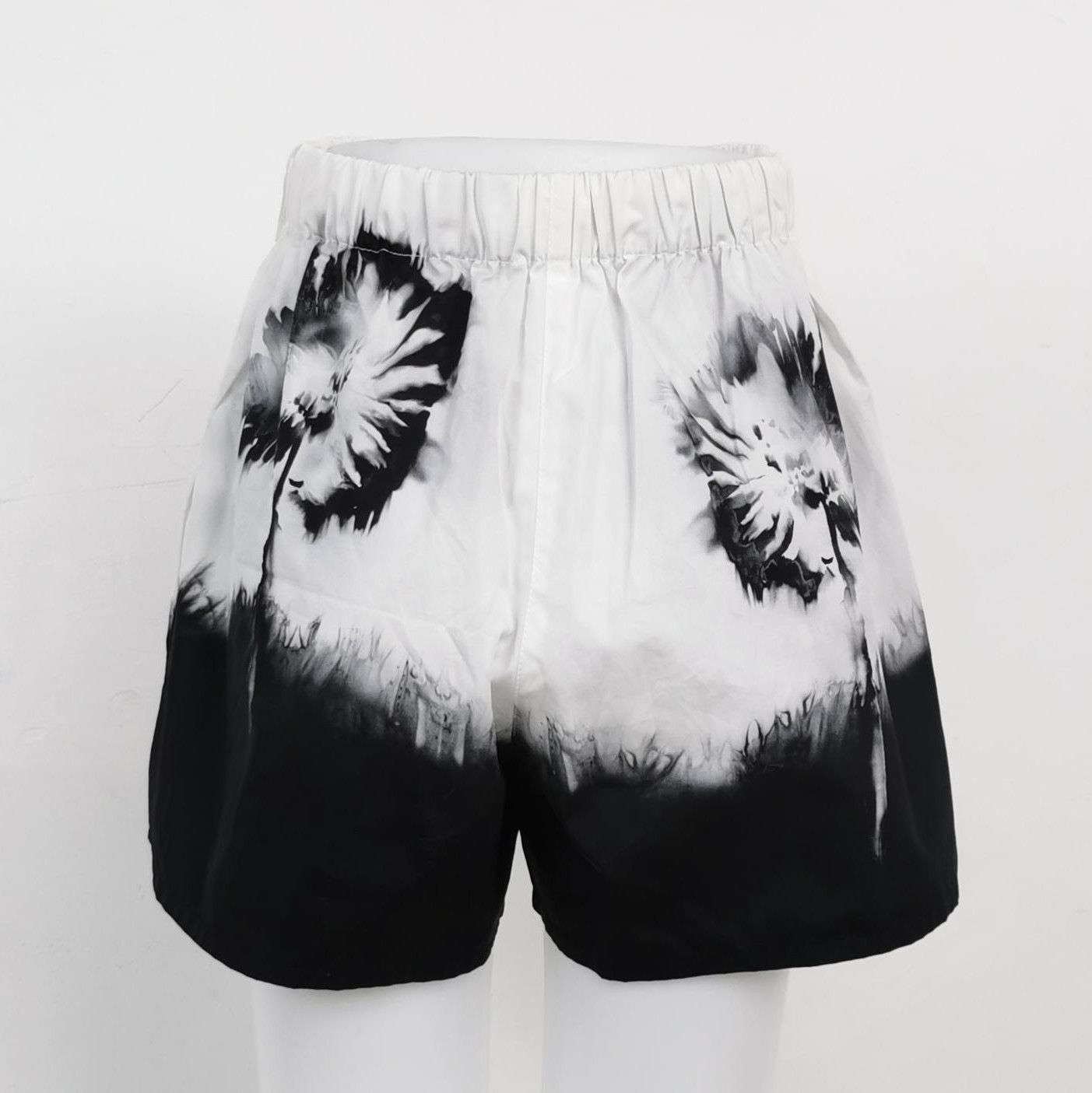 Prada Prada Black and White Color-Blocked Shorts 0089 Size 38" / US 16 / IT 52 - 2 Thumbnail