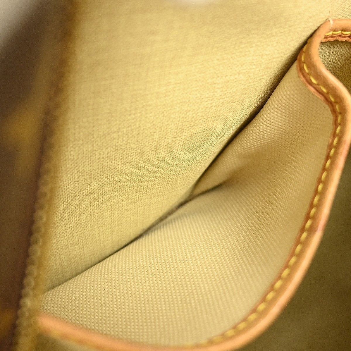 Louis Vuitton Louis Vuitton Deauville Handbag Monogram Canvas Size ONE SIZE - 11 Thumbnail