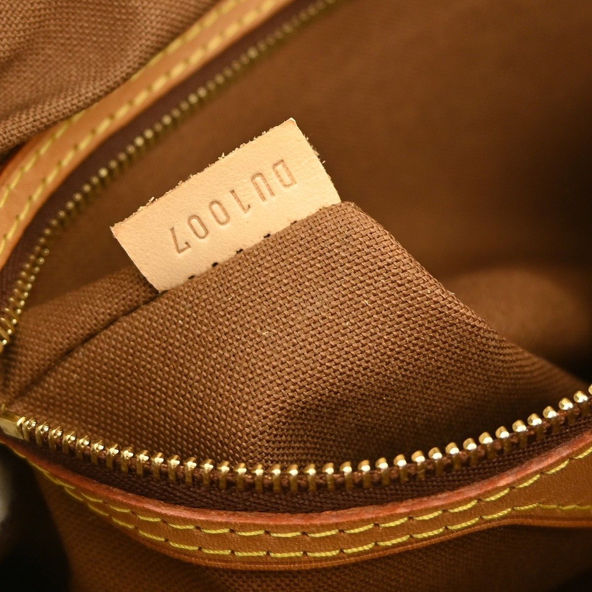 Louis Vuitton Louis Vuitton Batignolles Handbag Monogram Canvas Size ONE SIZE - 4 Thumbnail