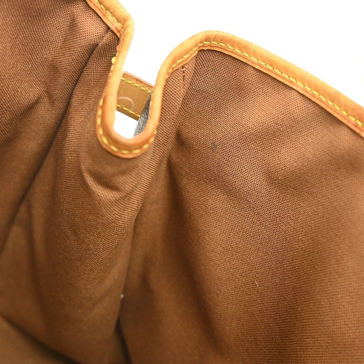Louis Vuitton Louis Vuitton Batignolles Handbag Monogram Canvas Size ONE SIZE - 7 Thumbnail