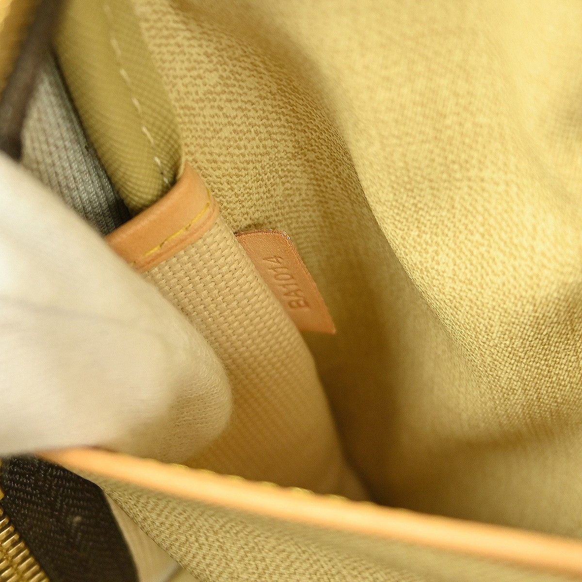Louis Vuitton Louis Vuitton Trouville Handbag Monogram Canvas Size ONE SIZE - 5 Thumbnail