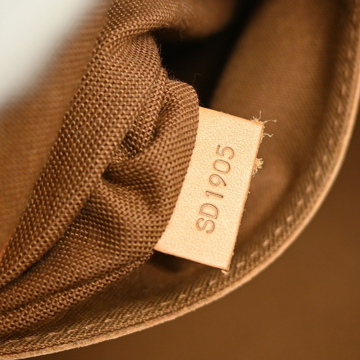 Louis Vuitton Louis Vuitton Alma Handbag Monogram Canvas Size ONE SIZE - 5 Thumbnail