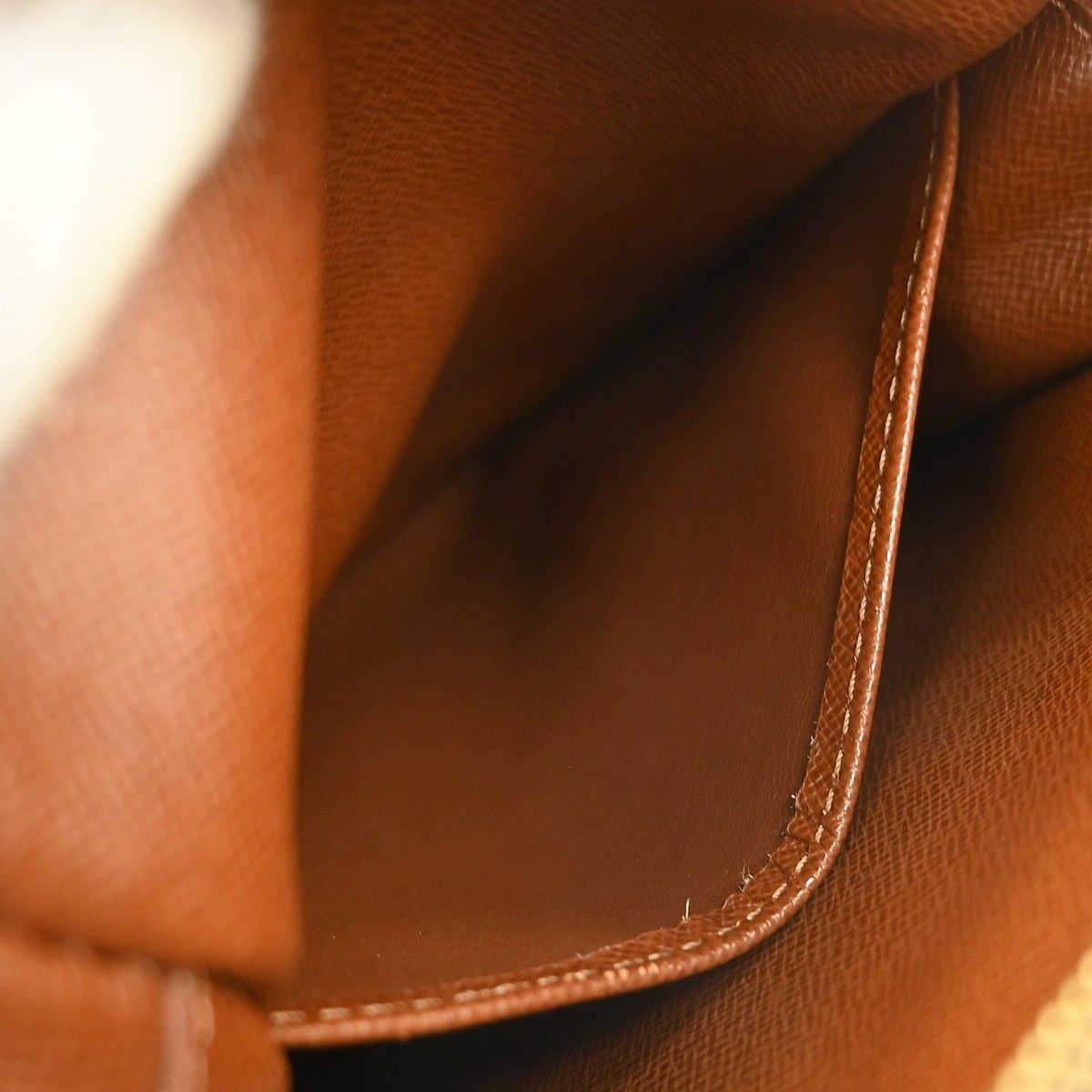 Louis Vuitton Louis Vuitton Amazone Bag Monogram Canvas Size ONE SIZE - 9 Thumbnail