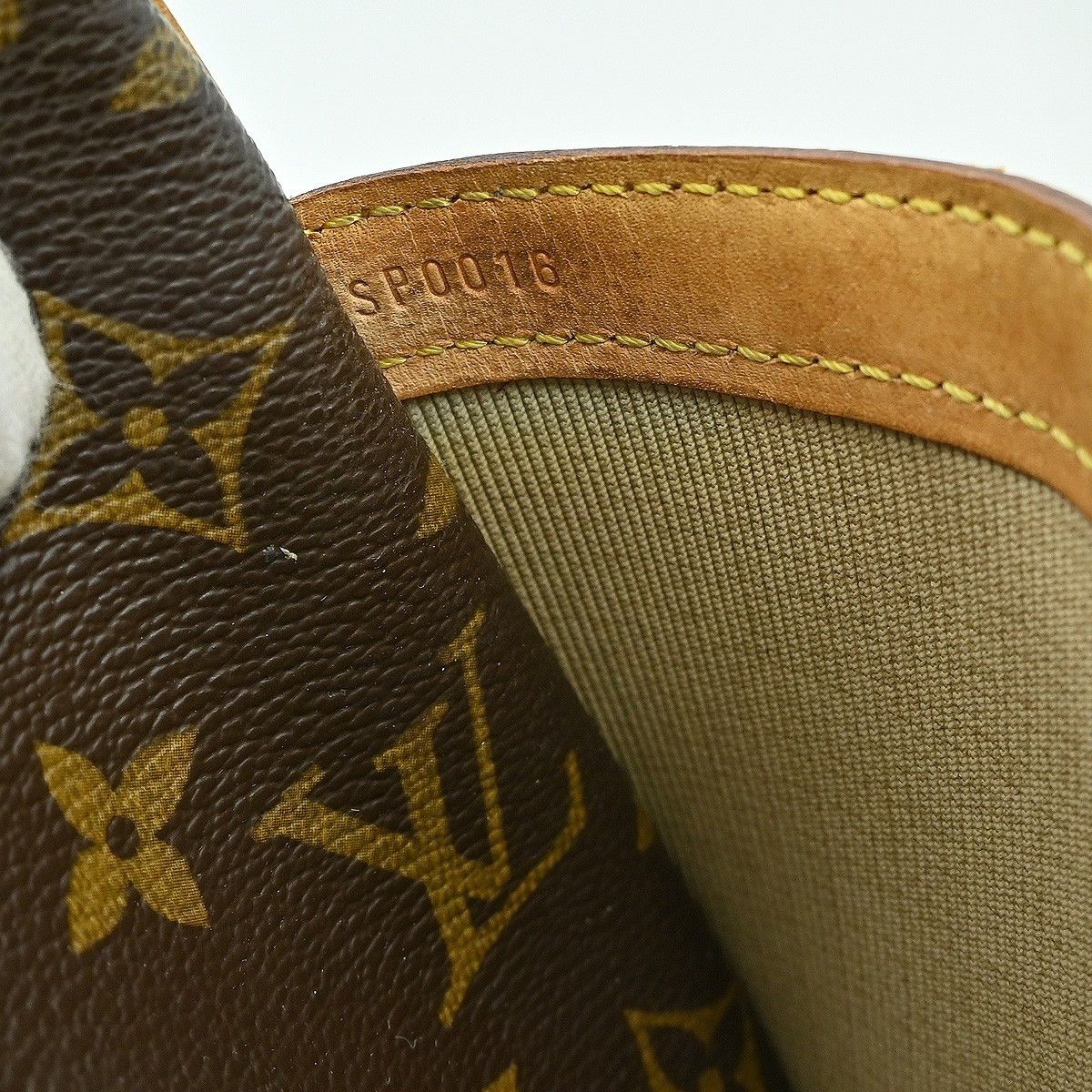 Louis Vuitton Louis Vuitton Reporter Bag Monogram Canvas Size ONE SIZE - 4 Thumbnail