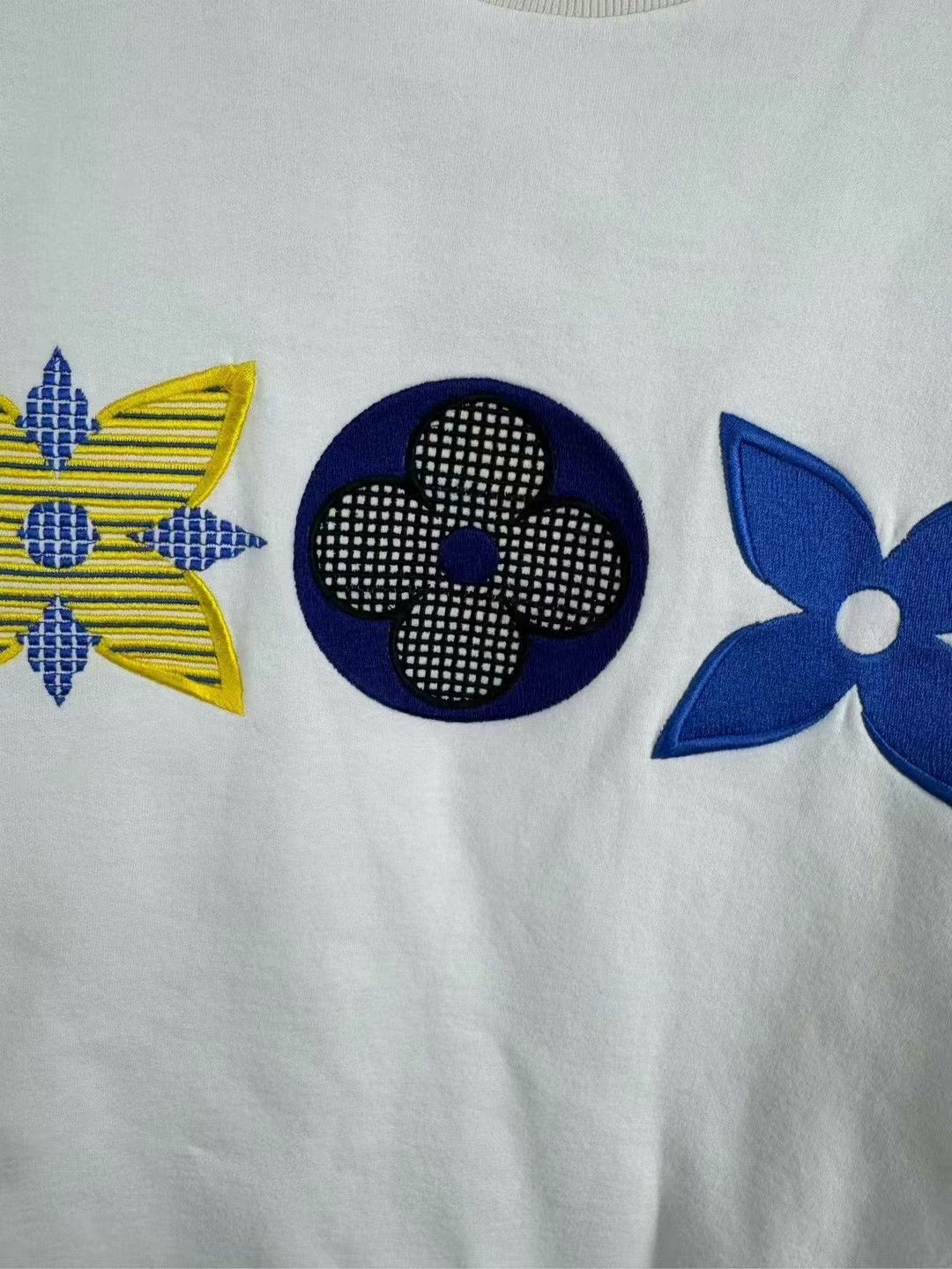 Louis Vuitton louis vuitton floral embroidered sweatshirt Size US M / EU 48-50 / 2 - 3 Thumbnail