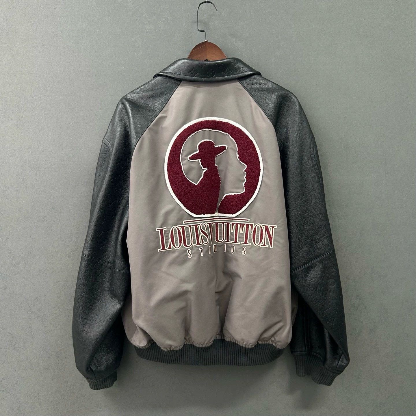Louis Vuitton gray leather-sleeved baseball jacket with embroidery Size US S / EU 44-46 / 1 - 2 Thumbnail