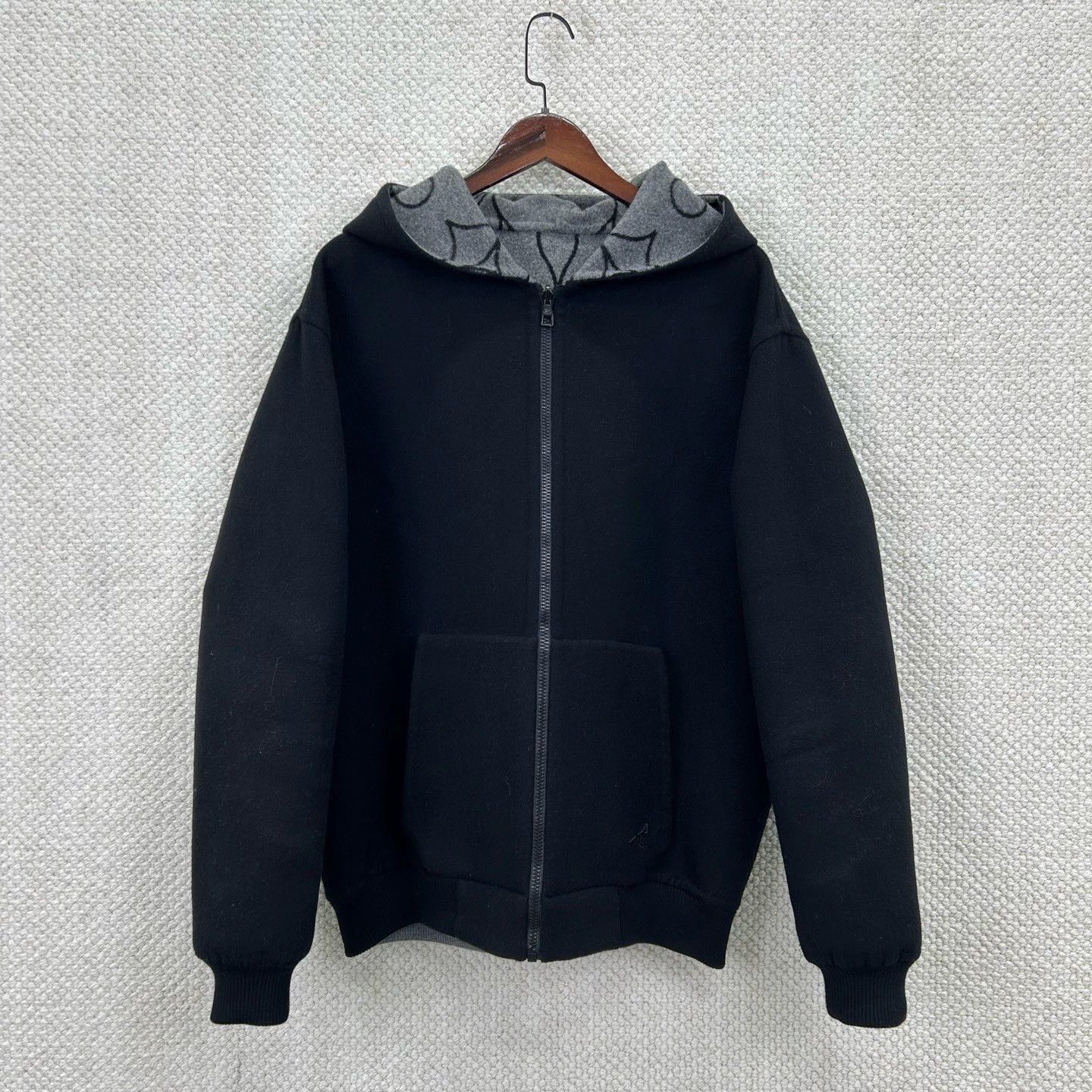 Louis Vuitton gray floral hoodie with black accents Size US L / EU 52-54 / 3 - 3 Thumbnail