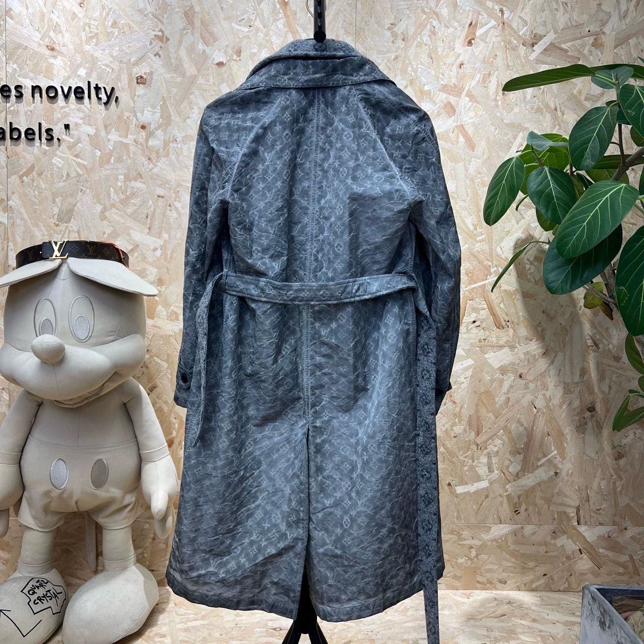 Louis Vuitton Louis Vuitton Monogram Print Coat Size 32 Size M / US 6-8 / IT 42-44 - 2 Thumbnail