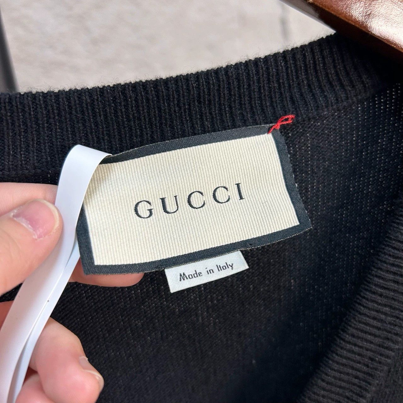 Gucci gucci bear pattern v-neck knit sweater Size L / US 10 / IT 46 - 3 Thumbnail