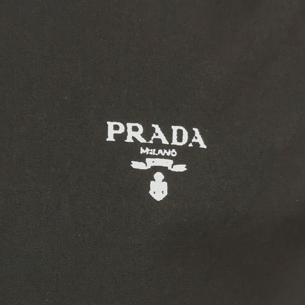 Prada Prada Logo V-Neck Cotton T-Shirt in Medium 0089 Size M / US 6-8 / IT 42-44 - 3 Thumbnail