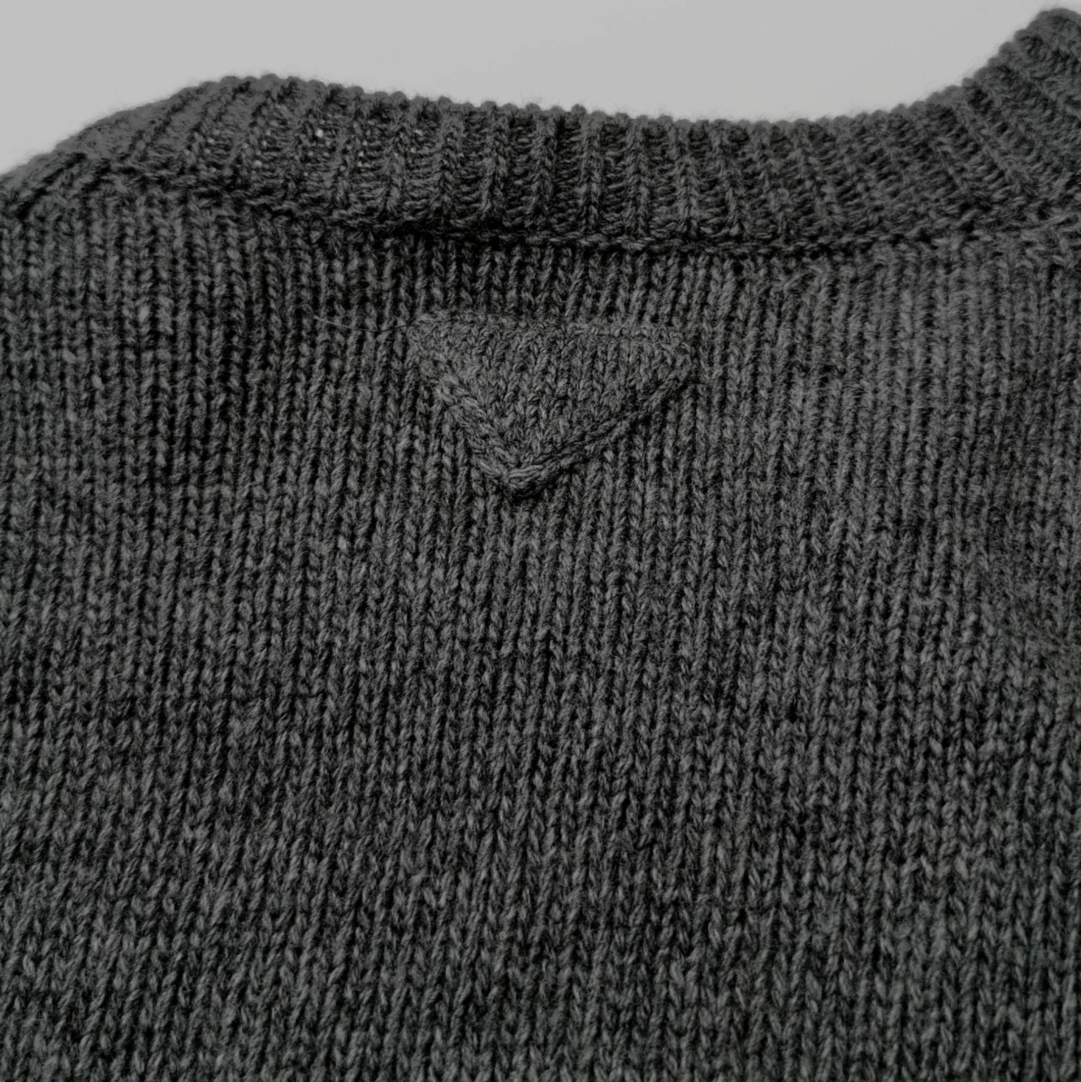 Prada Prada Cozy Knit Long Sleeve Sweater 0089 Size S / US 4 / IT 40 - 3 Thumbnail