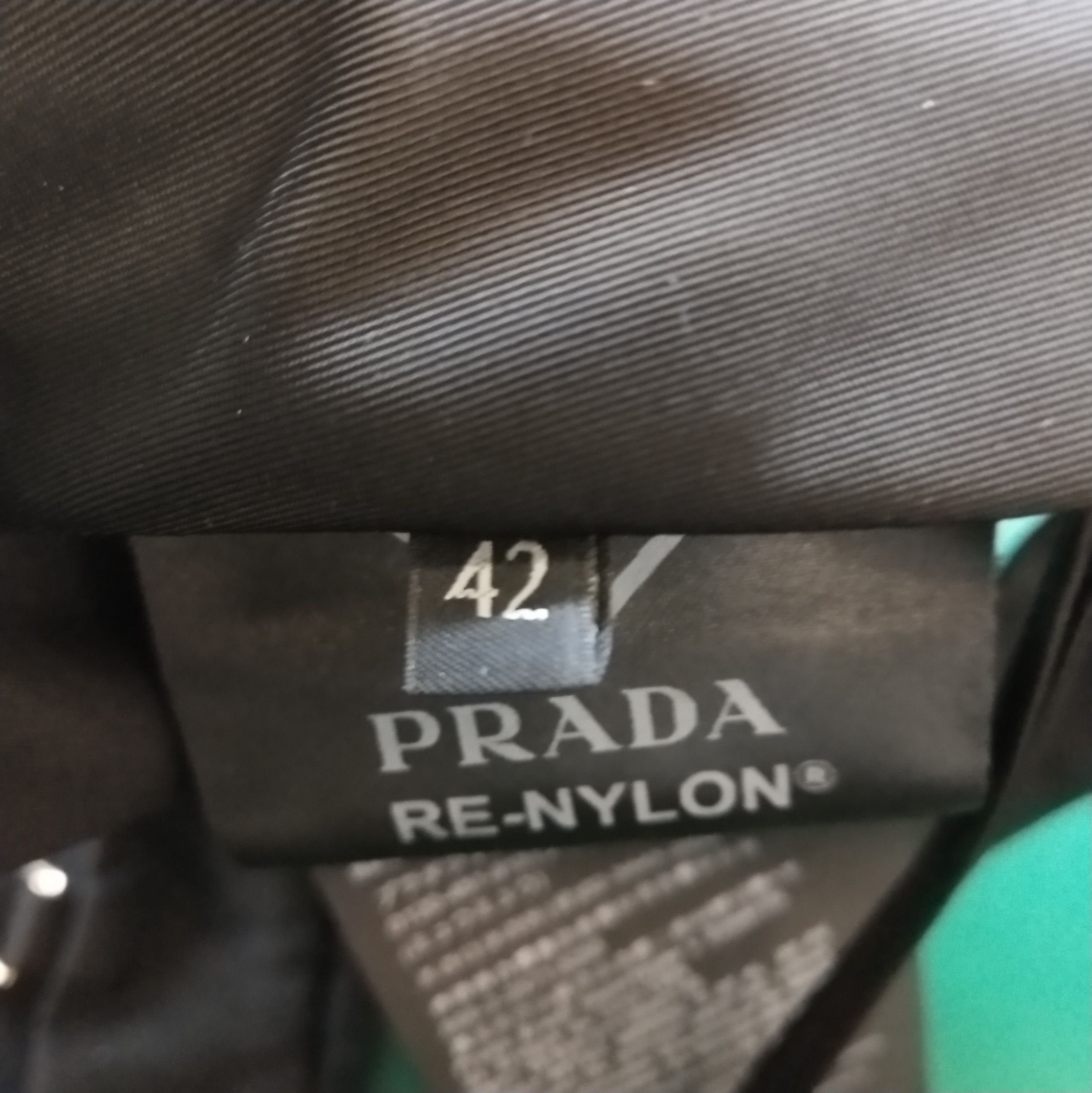 Prada Prada Black Triangle Logo Vest Size 42 0089 Size L / US 10 / IT 46 - 7 Thumbnail