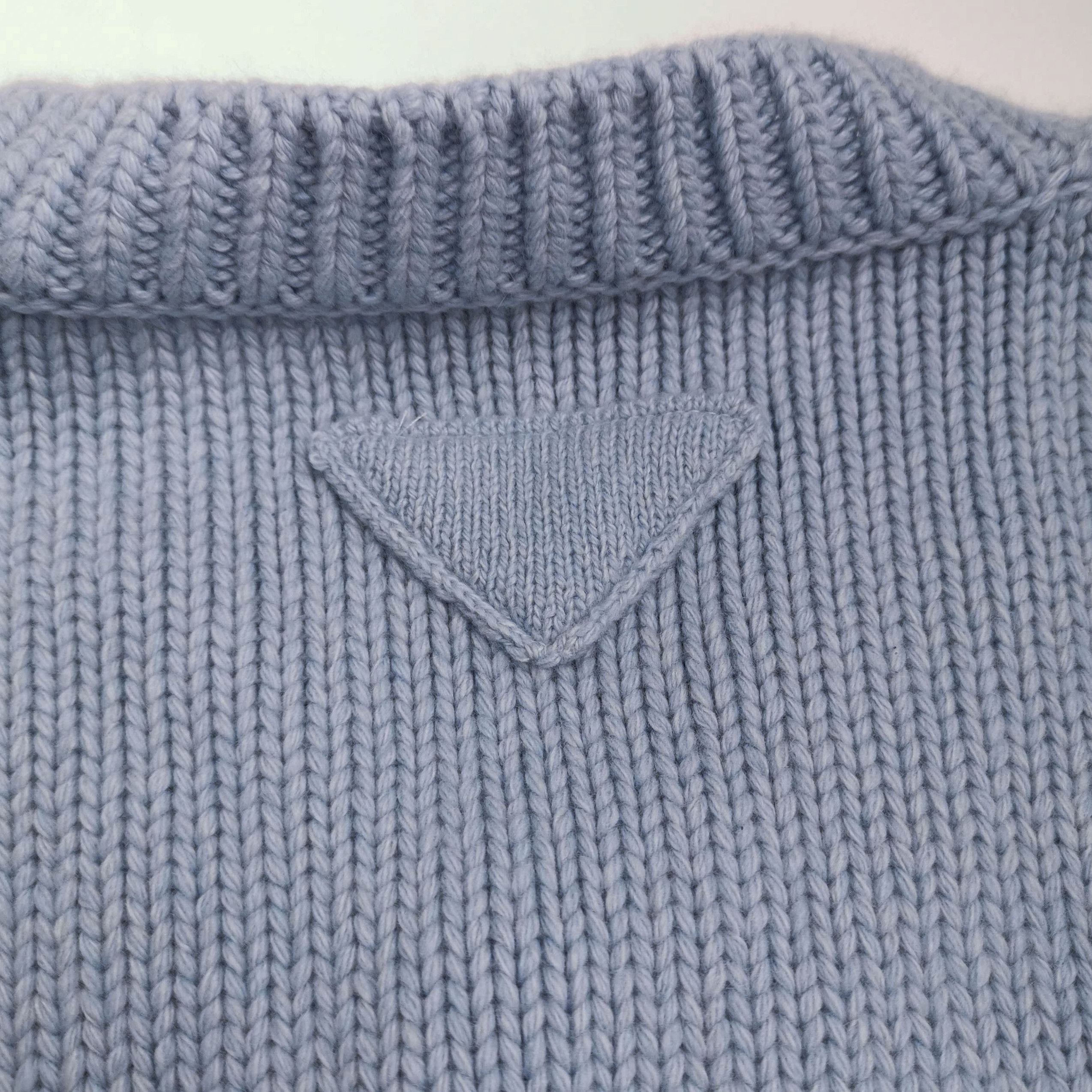 Prada Prada V-Neck Wool Cashmere Blend Sweater - dmc Size M / US 6-8 / IT 42-44 - 3 Thumbnail