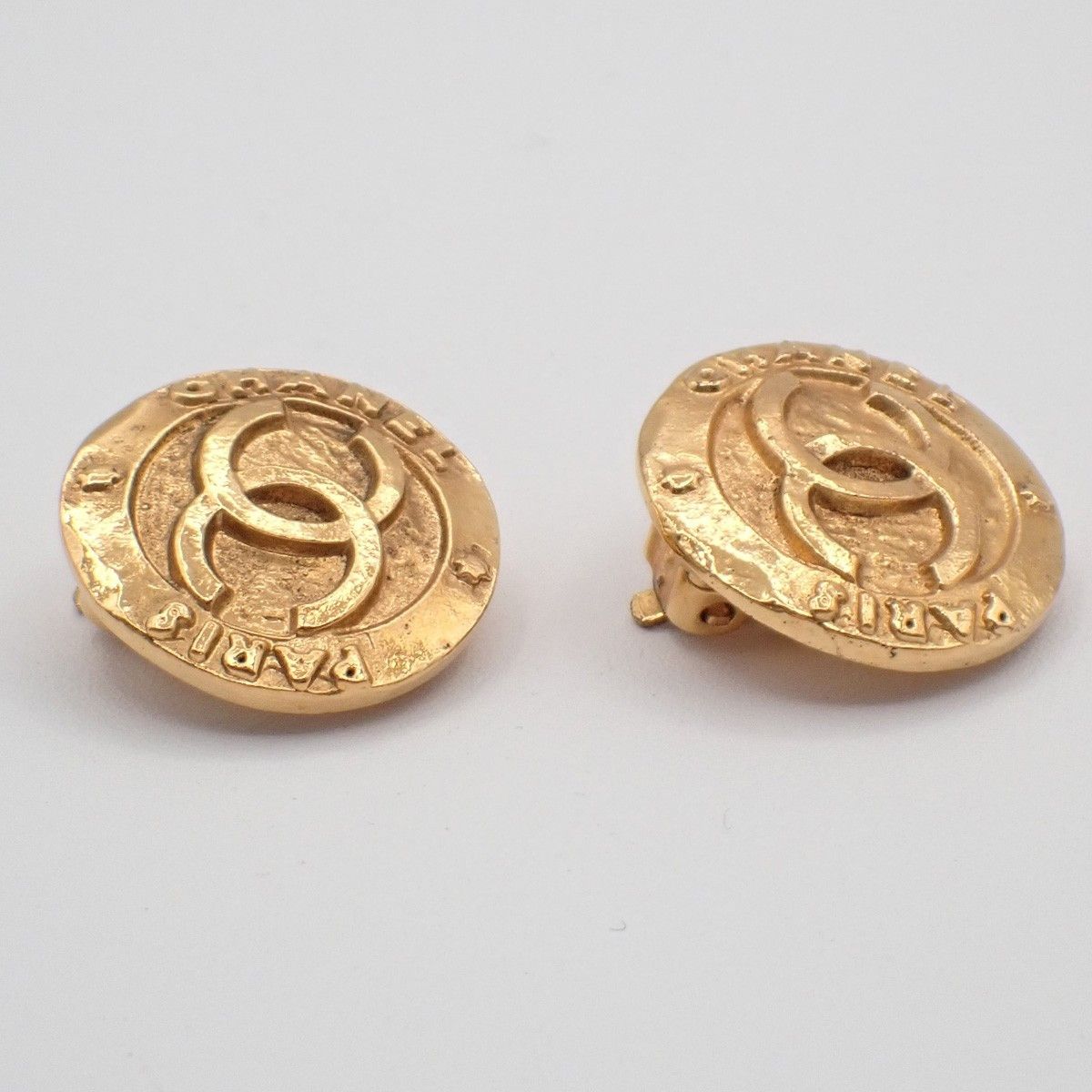 Chanel Chanel Vintage CC Round Button Clip-On Earrings Metal Size ONE SIZE - 3 Thumbnail