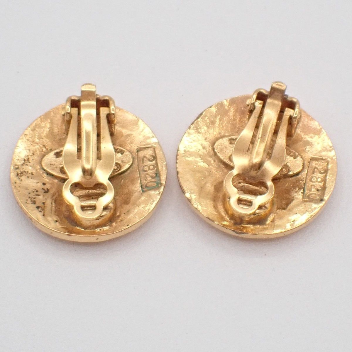 Chanel Chanel Vintage CC Round Button Clip-On Earrings Metal Size ONE SIZE - 2 Thumbnail