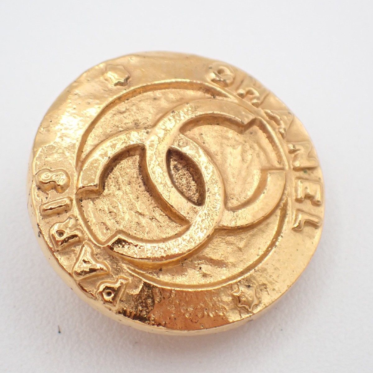 Chanel Chanel Vintage CC Round Button Clip-On Earrings Metal Size ONE SIZE - 7 Thumbnail