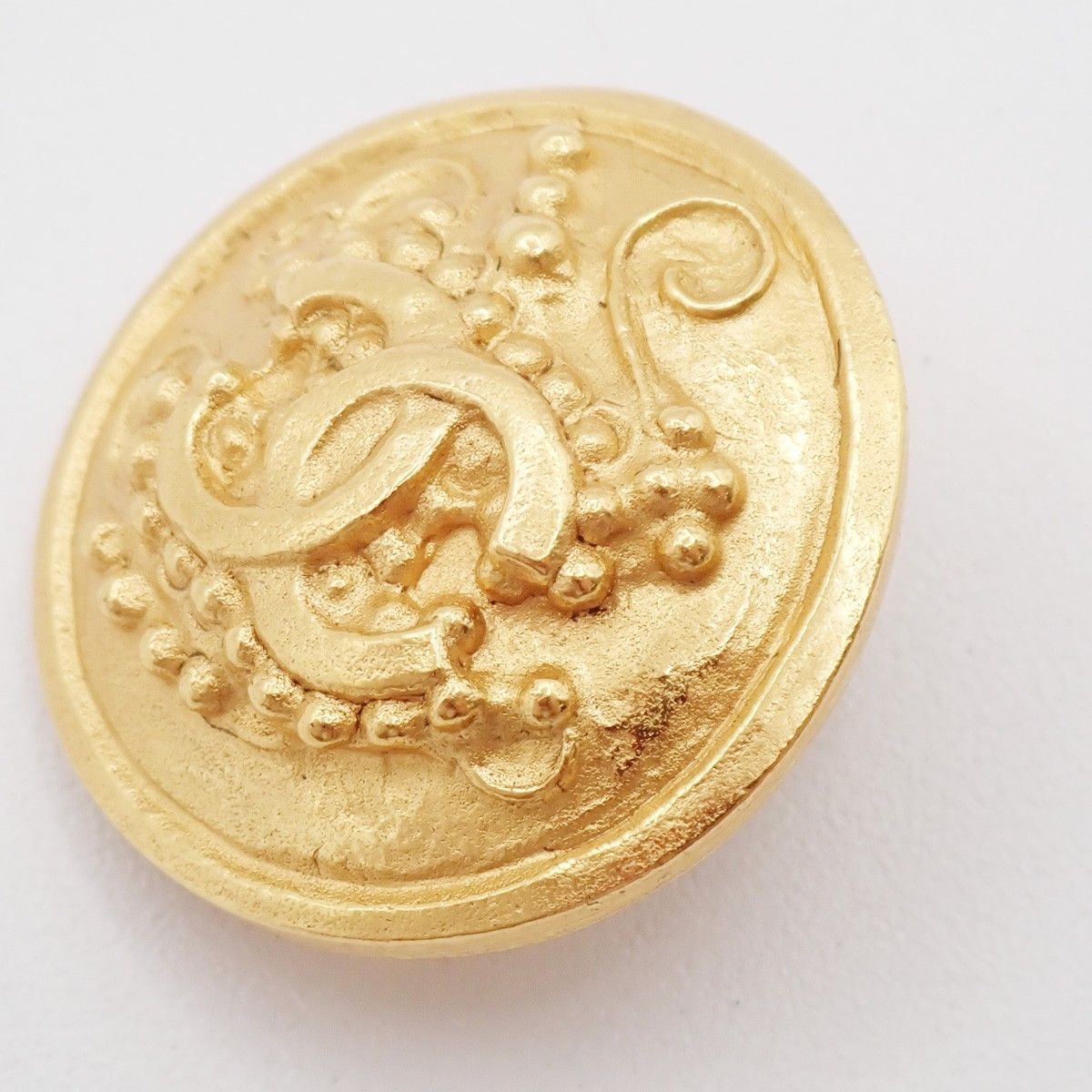 Chanel Chanel Vintage CC Round Button Clip-On Earrings Metal Size ONE SIZE - 6 Thumbnail