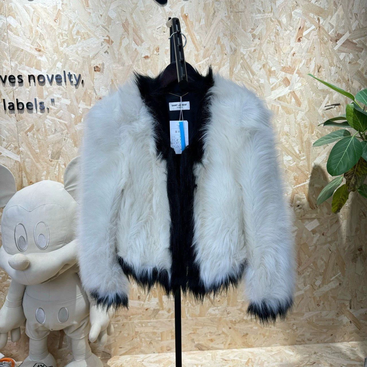 Yves Saint Laurent saint laurent black and white fur jacket Size M / US 6-8 / IT 42-44 - 2 Thumbnail