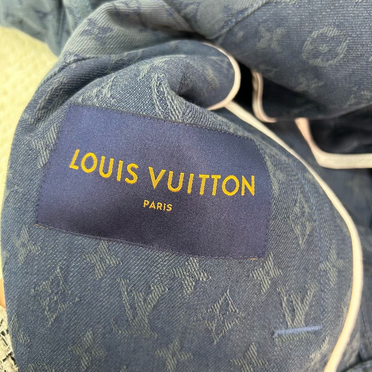 Louis Vuitton louis vuitton embossed jacket in navy blue Size US L / EU 52-54 / 3 - 3 Thumbnail