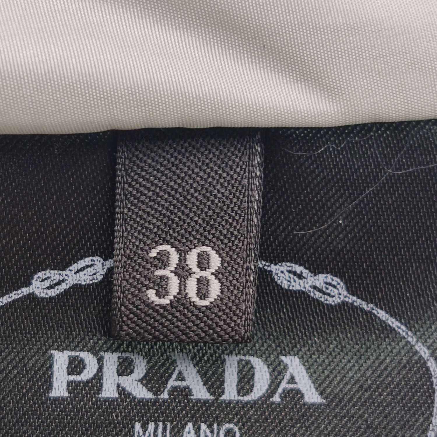 Prada Prada Logo Zip Collar Vest in White - dmc Size S / US 4 / IT 40 - 6 Thumbnail