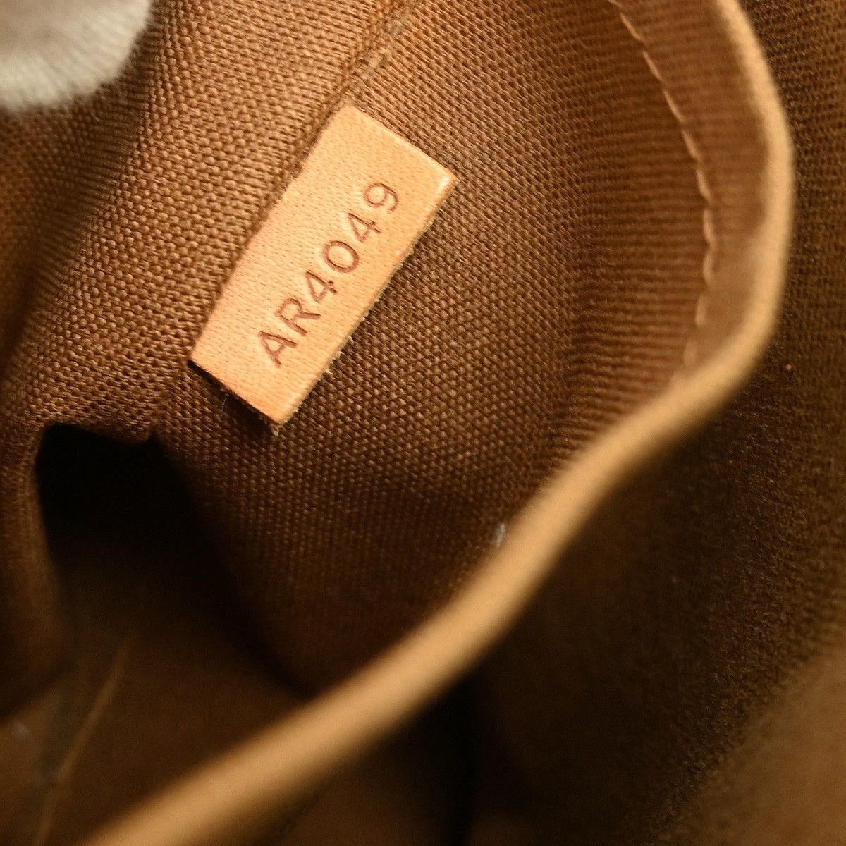 Louis Vuitton Louis Vuitton Tivoli Handbag Monogram Canvas Size ONE SIZE - 5 Thumbnail