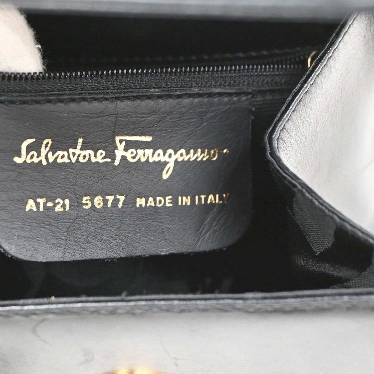 Salvatore Ferragamo Salvatore Ferragamo Vintage Vara Bow Top Handle Bag Leather Size ONE SIZE - 6 Thumbnail