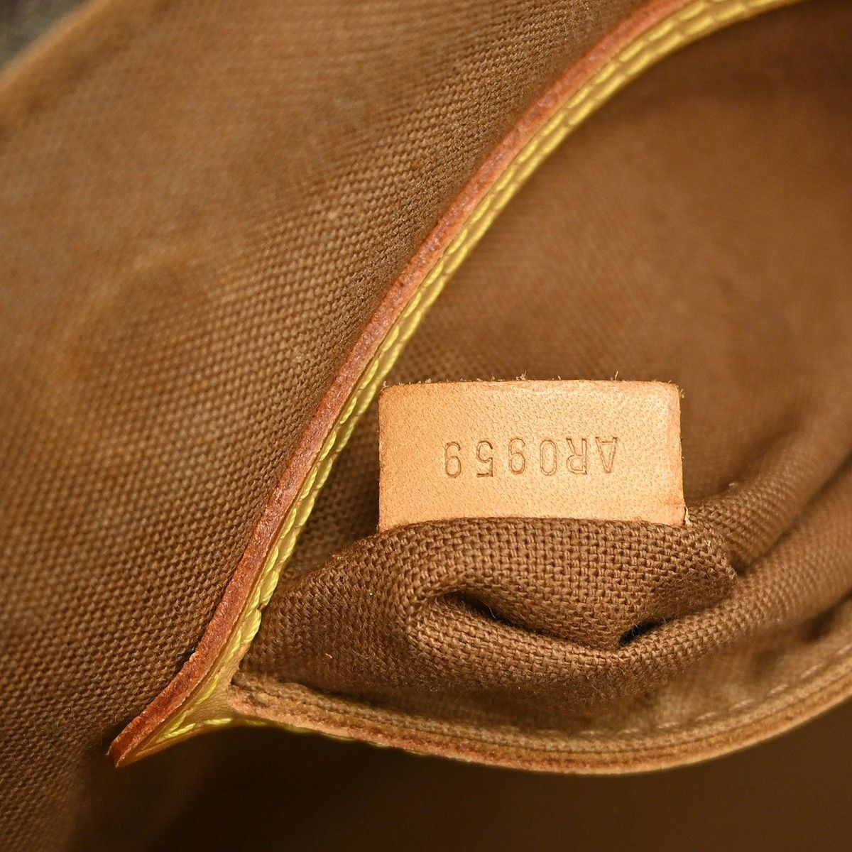 Louis Vuitton Louis Vuitton Alma Handbag Monogram Canvas Size ONE SIZE - 5 Thumbnail