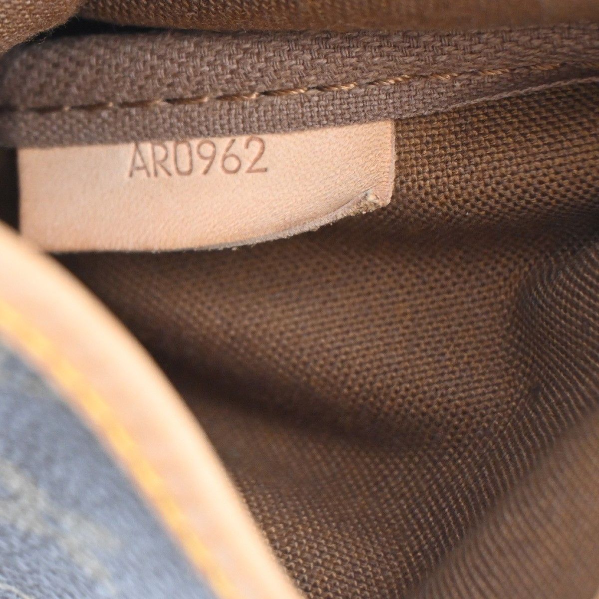 Louis Vuitton Louis Vuitton Saumur Handbag Monogram Canvas Size ONE SIZE - 6 Thumbnail