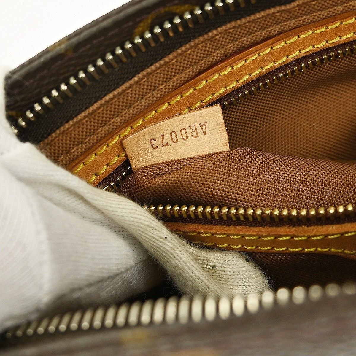 Louis Vuitton Louis Vuitton Trotteur Handbag Monogram Canvas Size ONE SIZE - 5 Thumbnail