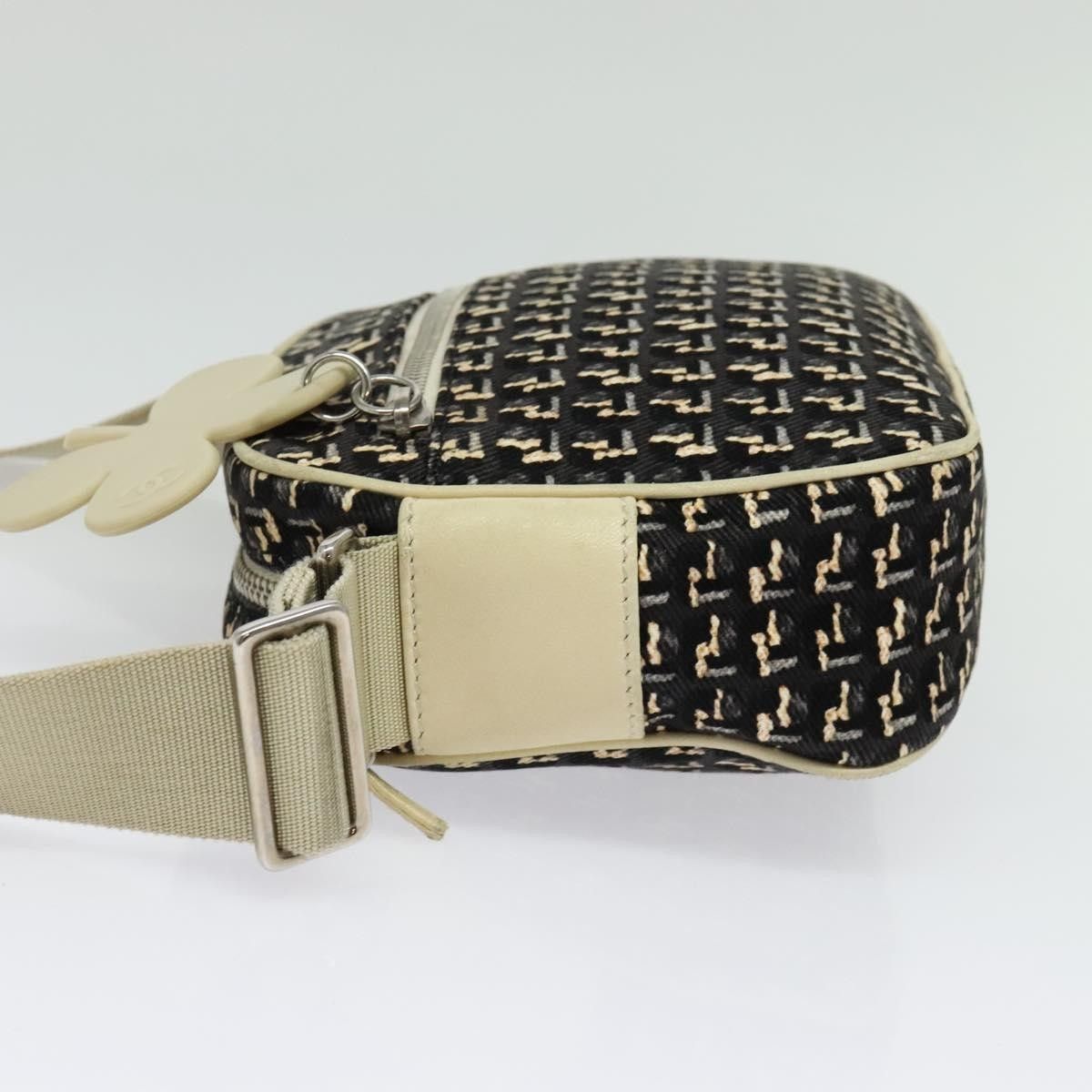 Chanel Chanel Vintage Clover Camera Bag Printed Canvas Size ONE SIZE - 3 Thumbnail
