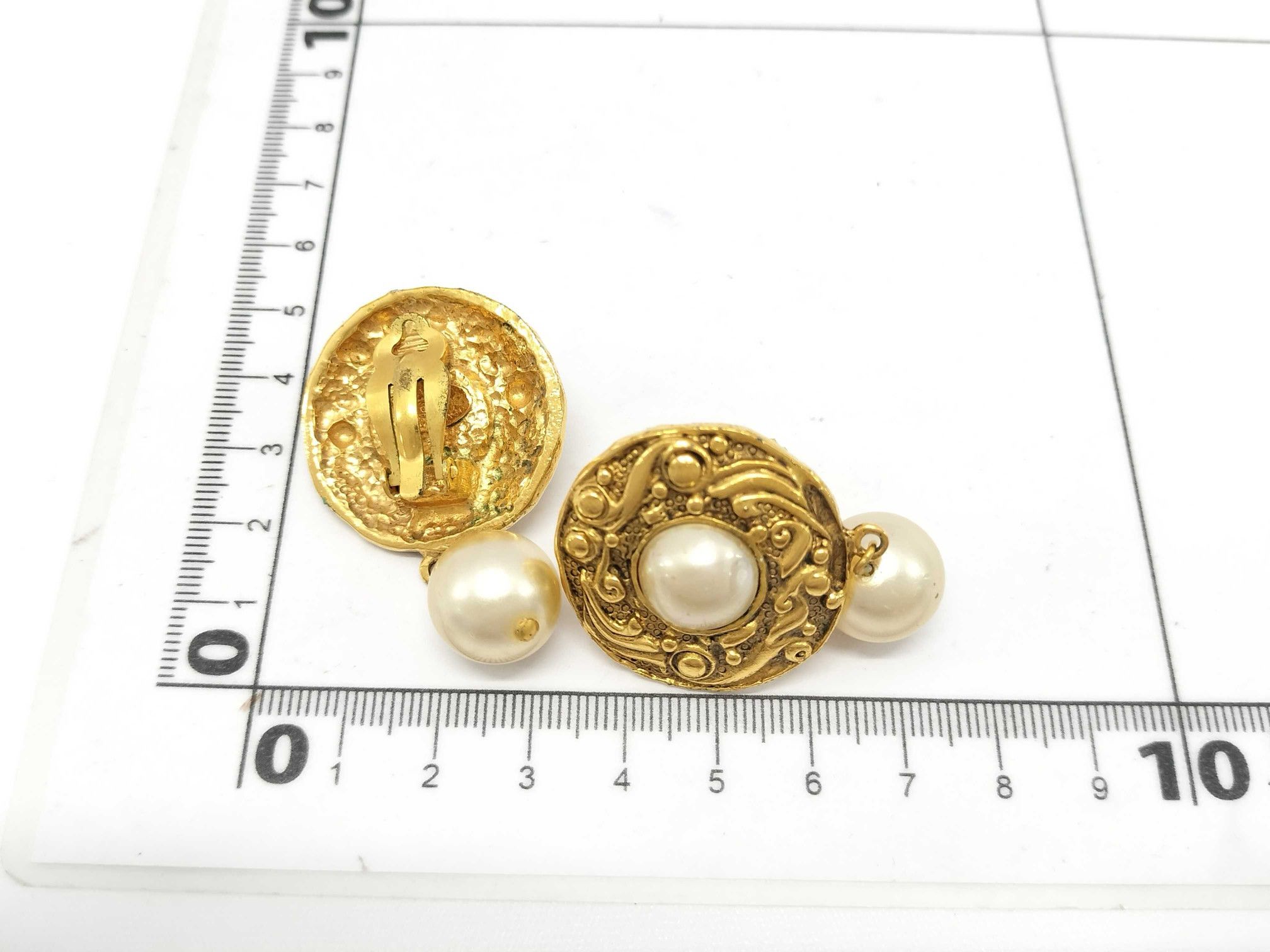 Chanel Chanel Vintage CC Round Button Clip-On Earrings Metal Size ONE SIZE - 5 Thumbnail