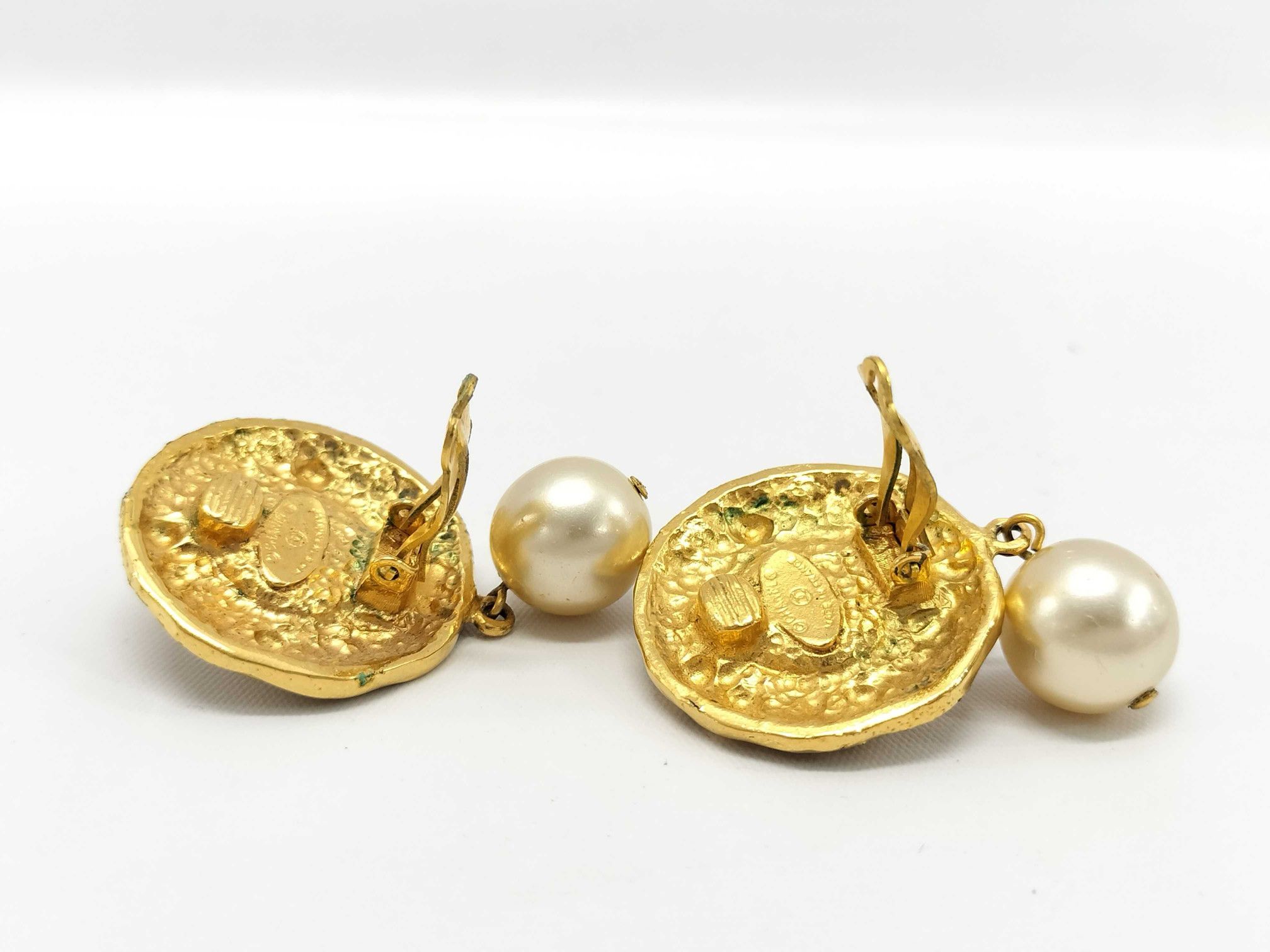 Chanel Chanel Vintage CC Round Button Clip-On Earrings Metal Size ONE SIZE - 4 Thumbnail