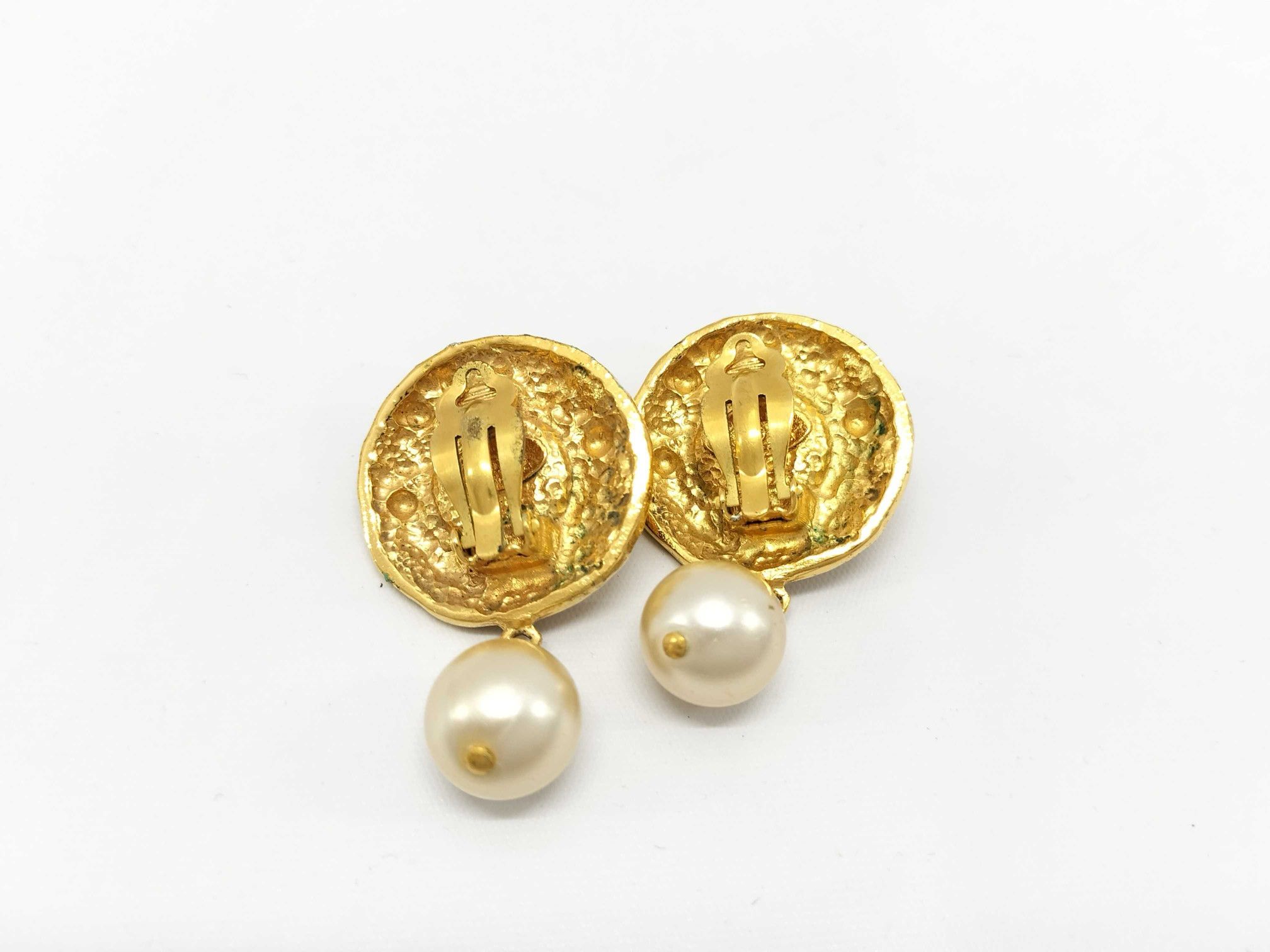 Chanel Chanel Vintage CC Round Button Clip-On Earrings Metal Size ONE SIZE - 2 Thumbnail