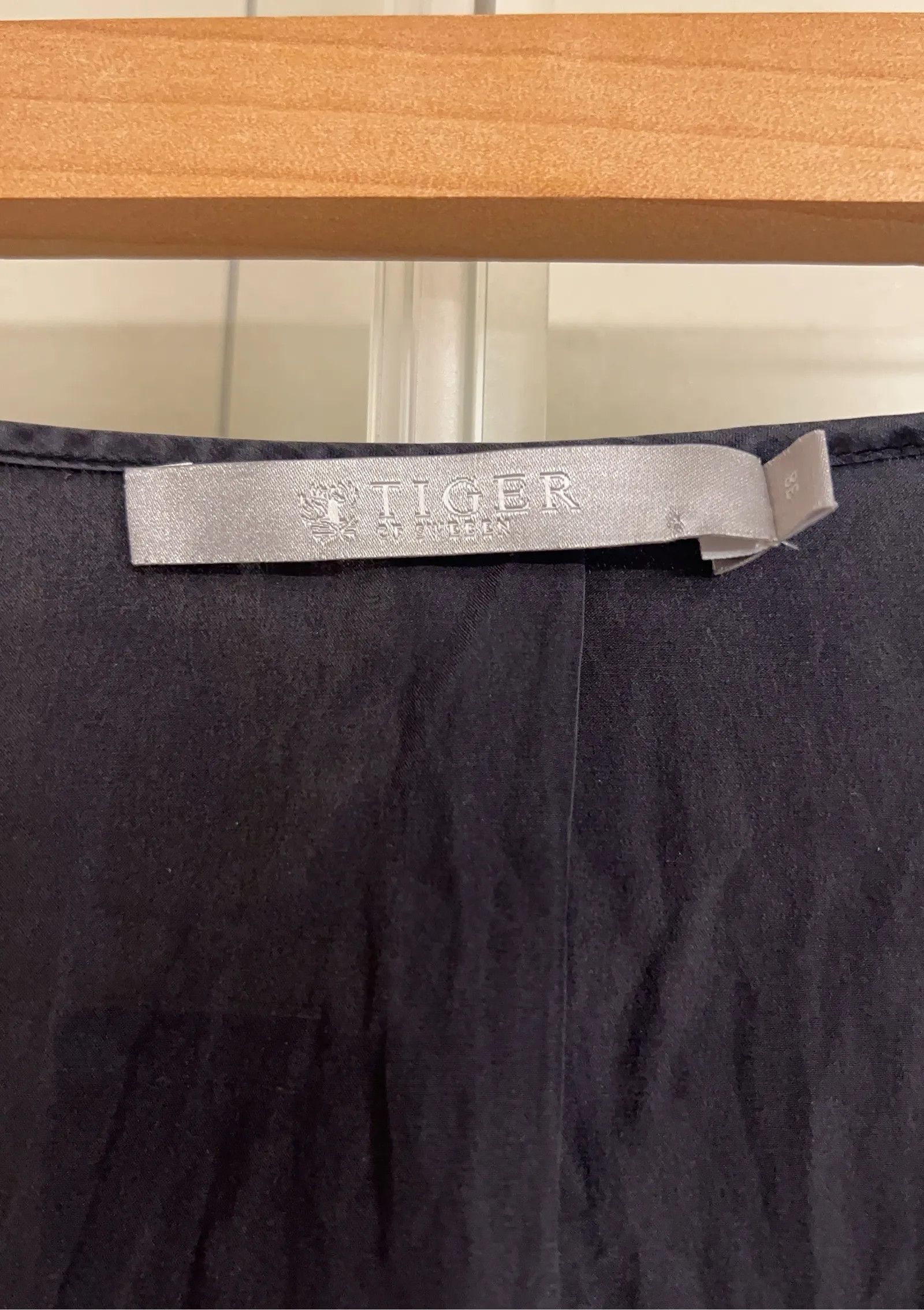Tiger of Sweden Tiger of Sweden Top Size S / US 4 / IT 40 - 2 Thumbnail