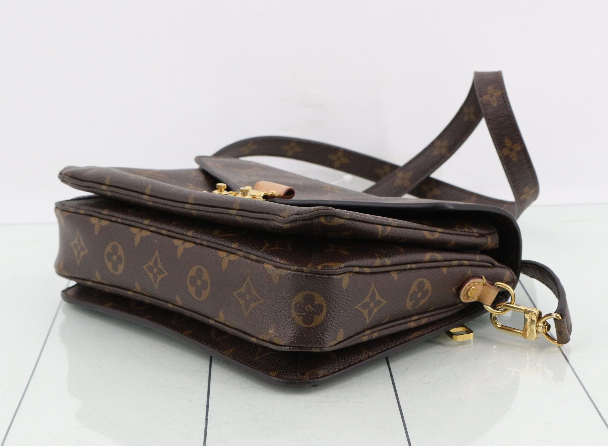 Louis Vuitton Louis Vuitton Pochette Metis Monogram Canvas Size ONE SIZE - 5 Thumbnail