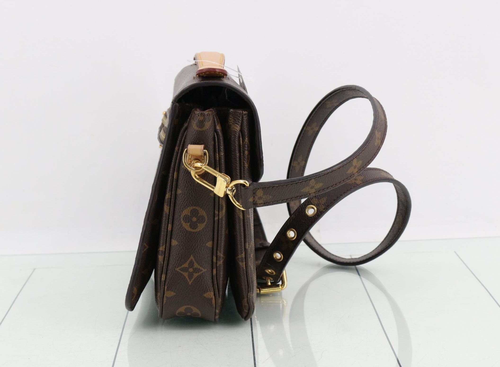 Louis Vuitton Louis Vuitton Pochette Metis Monogram Canvas Size ONE SIZE - 3 Thumbnail