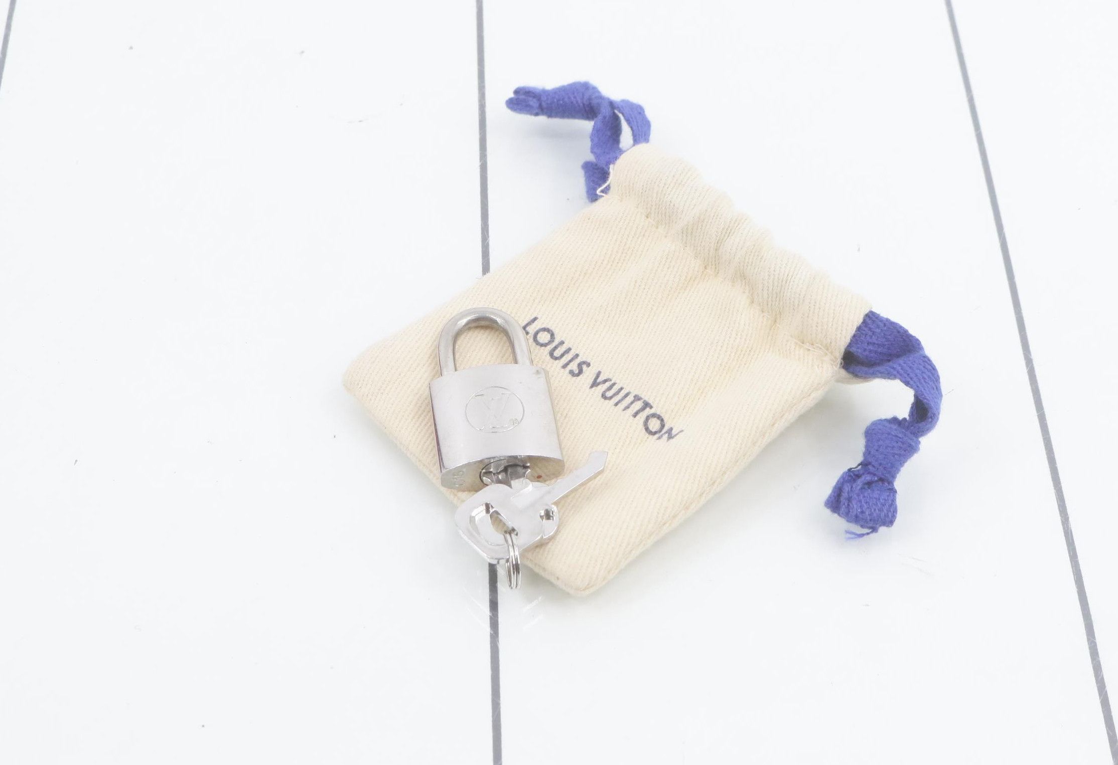 Louis Vuitton Louis Vuitton Lockme Handbag Leather Size ONE SIZE - 6 Thumbnail